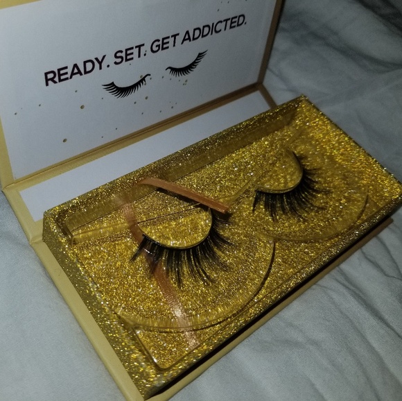 Lashaholic lashes - Picture 2 of 2